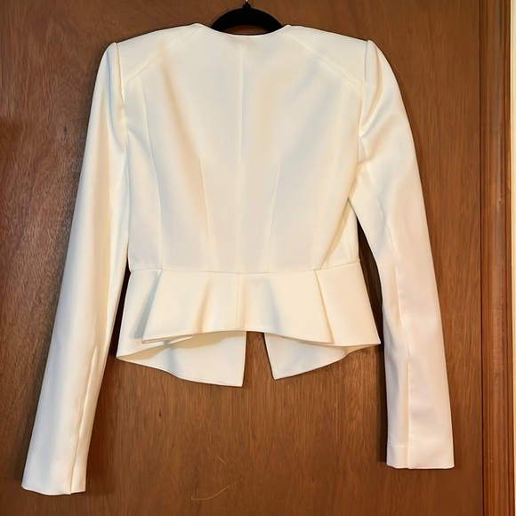 Ladies waist length white fitted jacket - Picture 3 of 5